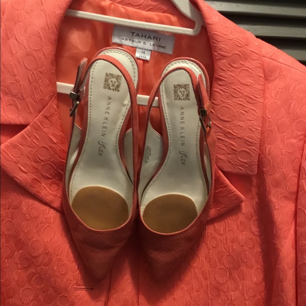 Matching shoes to suit